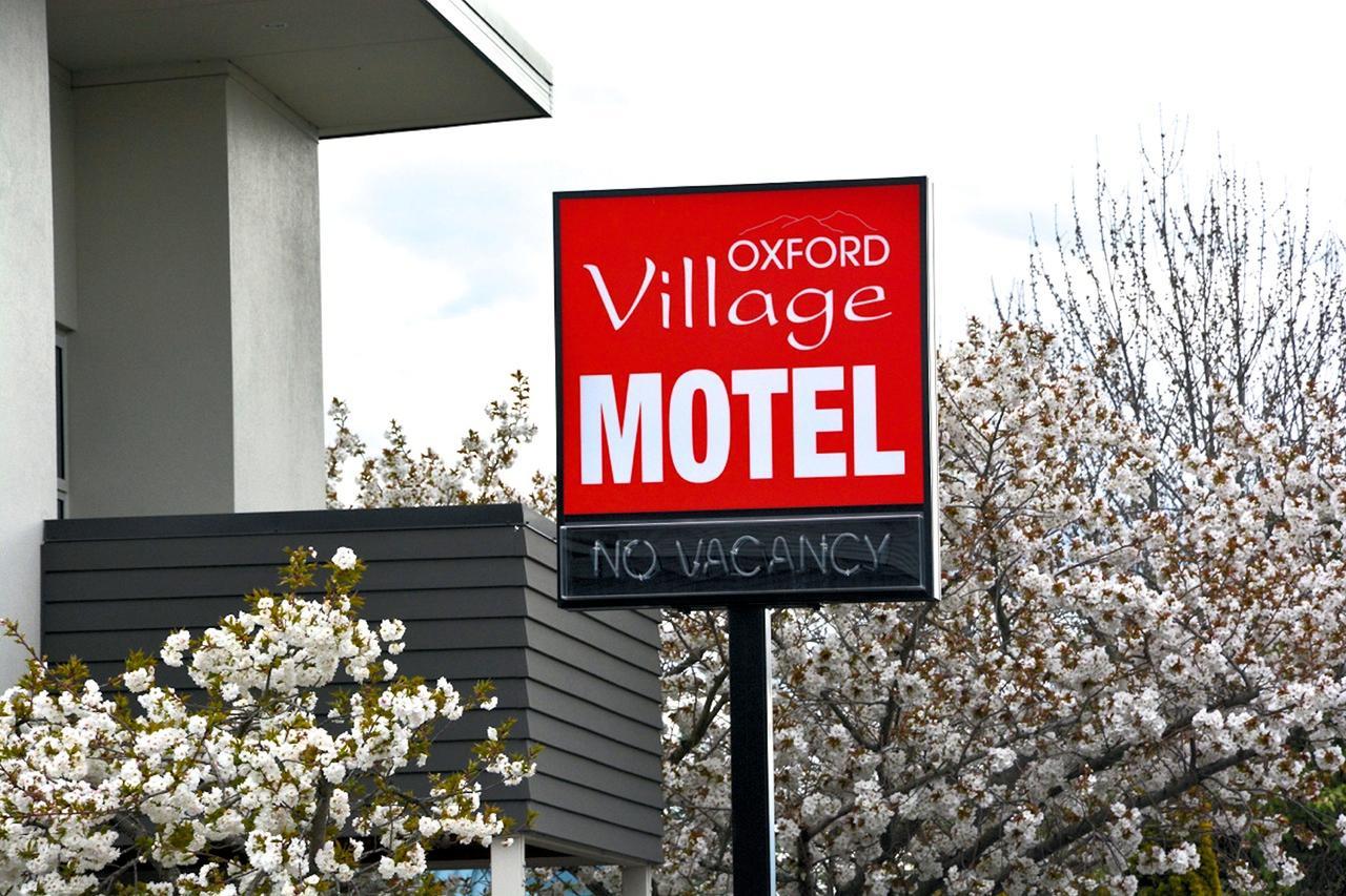 Village Motel 3*