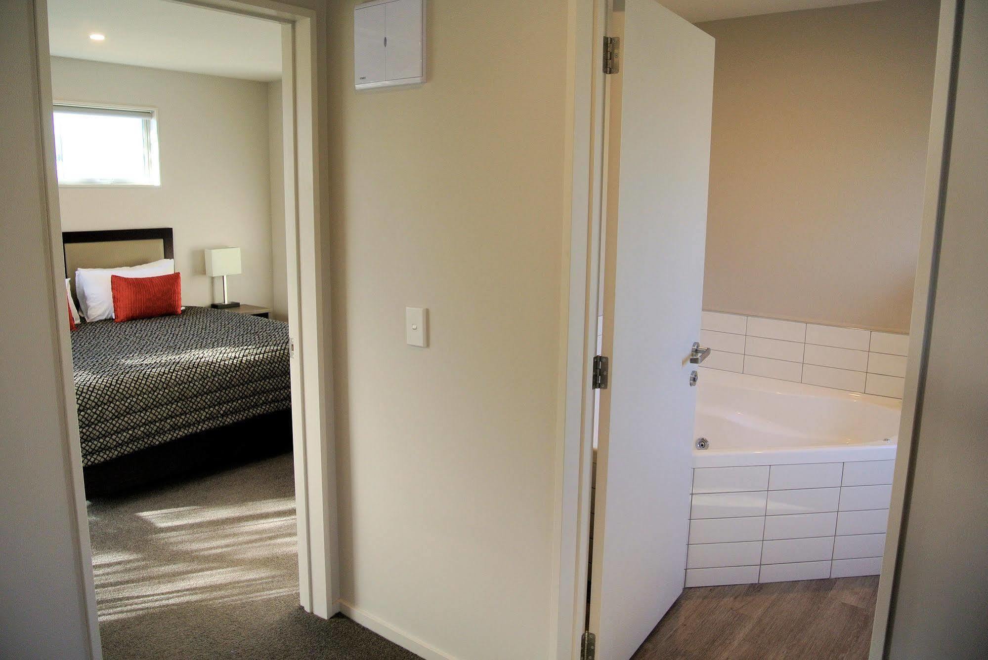 Village 3* Oxford